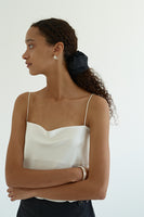 PEARL SHELL SILK SCRUNCHIE (MEDIUM)